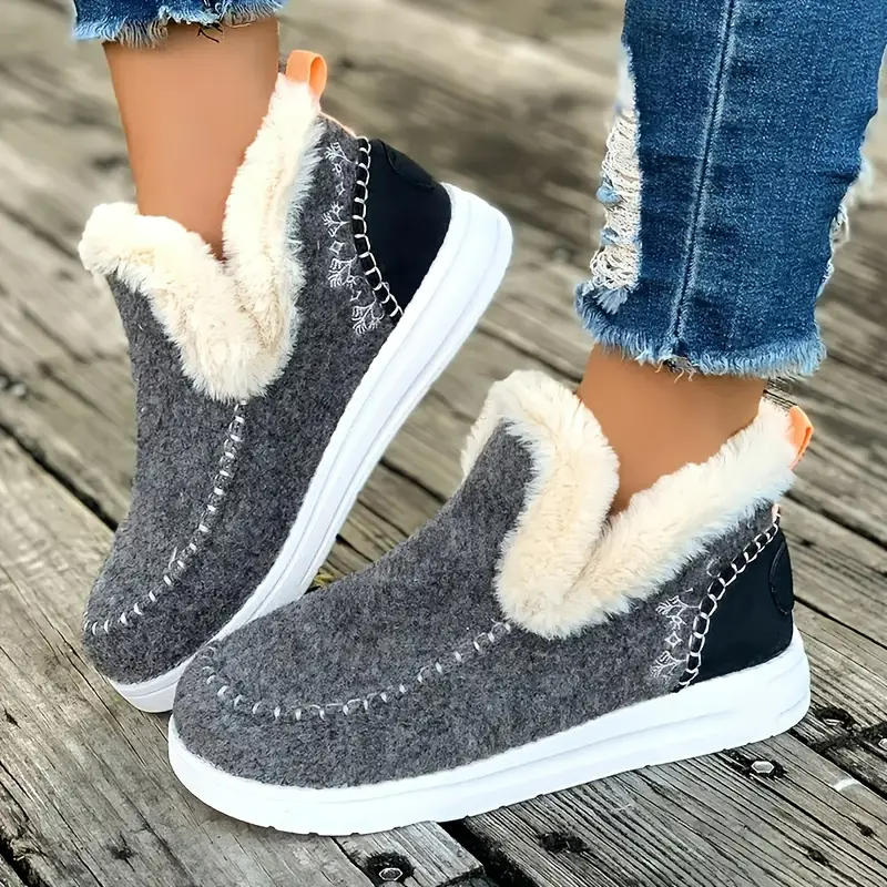 🥾Soft, plush slip-on sneakers for cozy feet