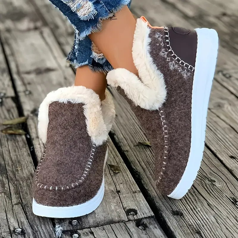 🥾Soft, plush slip-on sneakers for cozy feet